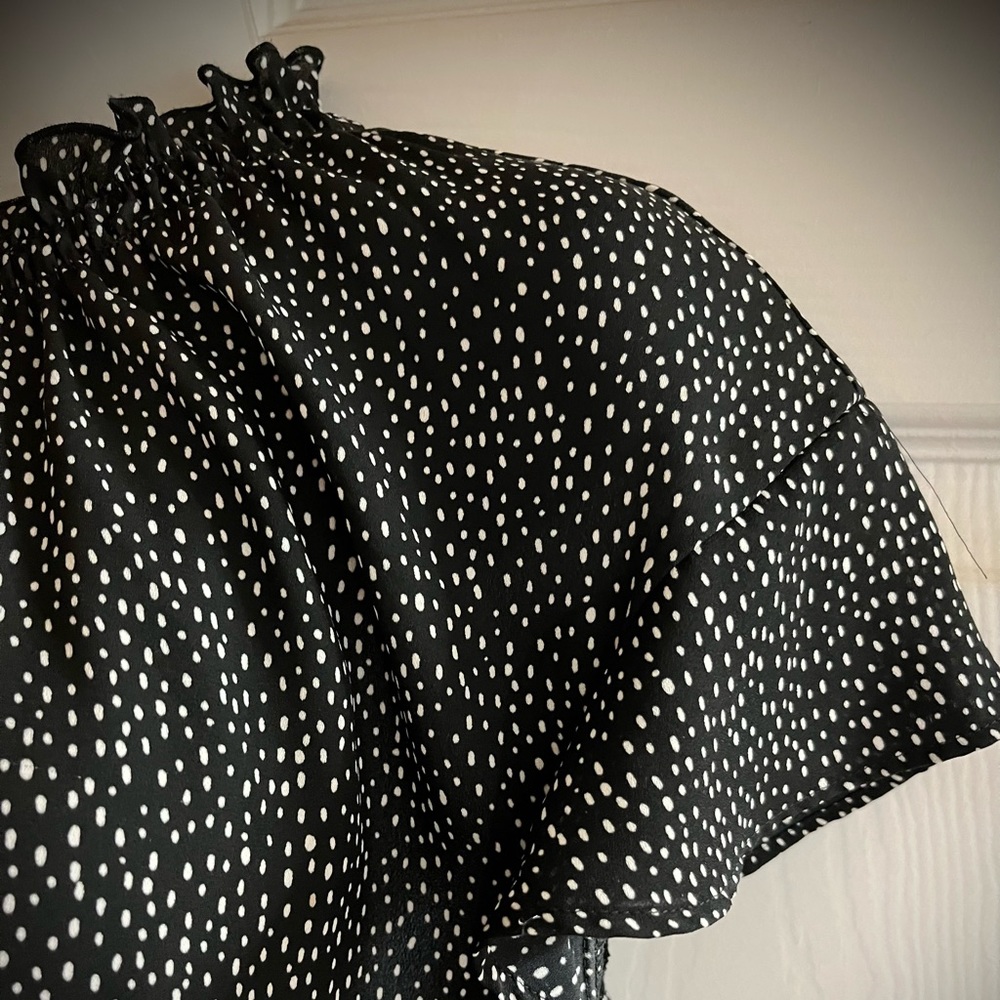 Express Flutter Sleeve Top. Size L. - image 2